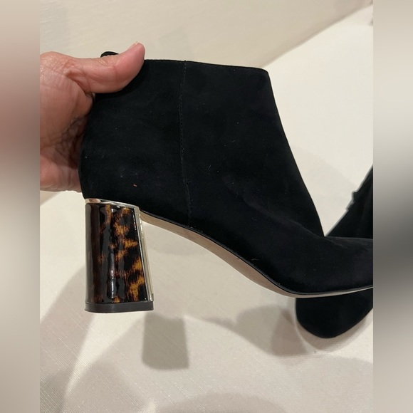 Ann Taylor size 6 Velvet Booties with accent heel Preowned - Picture 7 of 7